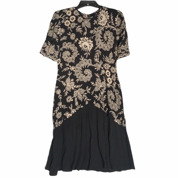 Casual Corner Dresses & Skirts - Casual Corner black and white floral dress. Size 2